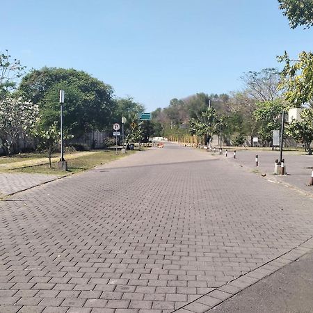 Diki Bungalows Kuta  Dış mekan fotoğraf
